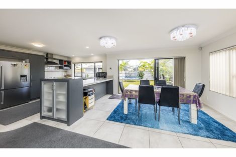 Photo of property in 8 Bellshill Close, Wattle Downs, Auckland, 2103