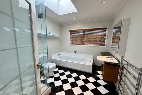 Photo of property in 10 Marine Terrace, Bayswater, Auckland, 0622