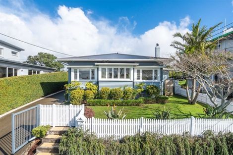 Photo of property in 27 Merani Street, Narrow Neck, Auckland, 0622