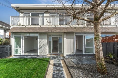 Photo of property in 1/86 Sylvan Avenue, Northcote, Auckland, 0627