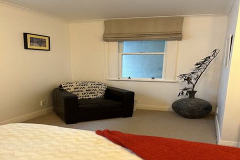 Photo of property in 10 Oriental Terrace, Mount Victoria, Wellington, 6011