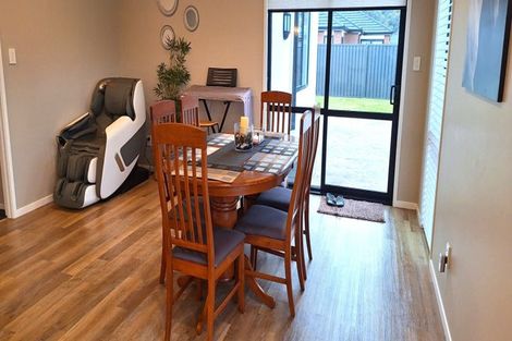 Photo of property in 19 Te Kaeaea Crescent, Wallaceville, Upper Hutt, 5018