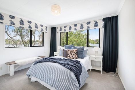 Photo of property in 1/7 Leiden Place, Totara Vale, Auckland, 0629