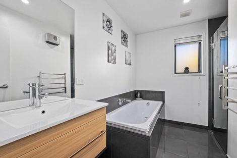 Photo of property in 11 Ada Place, Lake Hayes, Queenstown, 9304