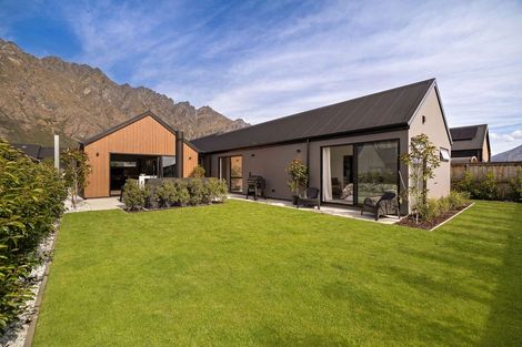 Photo of property in 20 Howden Drive, Jacks Point, 9371