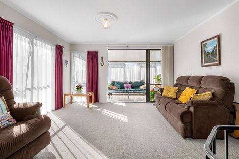 Photo of property in 17 Hibiscus Avenue, Hamilton Lake, Hamilton, 3204