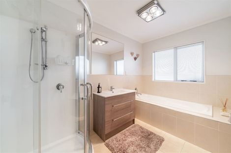 Photo of property in 5 Frankie Stevens Place, Riverstone Terraces, Upper Hutt, 5018