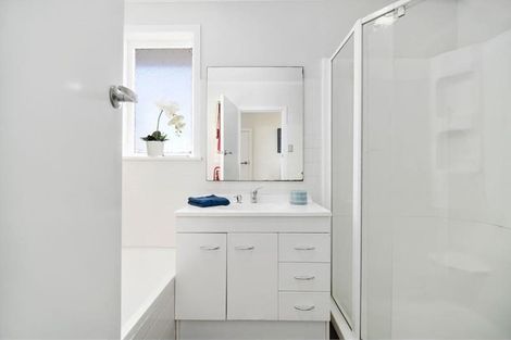 Photo of property in 1/8 Arrow Road, Forrest Hill, Auckland, 0620