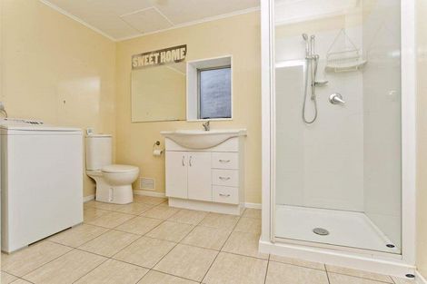 Photo of property in 121 Beach Haven Road, Beach Haven, Auckland, 0626