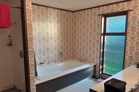 Photo of property in 2 Coronet Place, Awapuni, Palmerston North, 4412