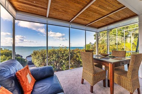 Photo of property in 28 Chelverton Terrace, Red Beach, 0932