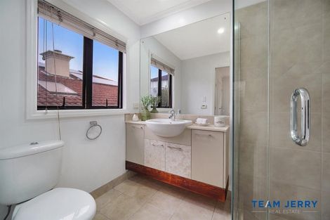 Photo of property in 27 Bridgefield Crescent, Flat Bush, Auckland, 2016