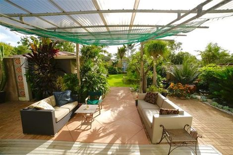 Photo of property in 42 Tui Street, Point Chevalier, Auckland, 1022