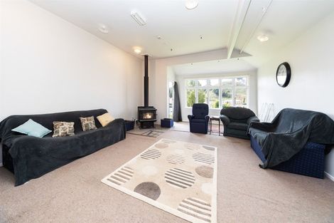 Photo of property in 21 Ongo Road, Hunterville, 4730