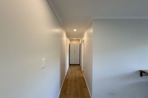 Photo of property in 12 Cromwell Point, Newlands, Wellington, 6037