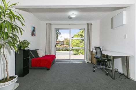 Photo of property in 1/104 Manhattan Heights, Glendene, Auckland, 0602