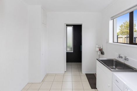 Photo of property in 2/76 Hinau Street, Riccarton, Christchurch, 8041