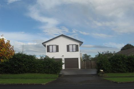 Photo of property in 105 Aviemore Drive, Highland Park, Auckland, 2010
