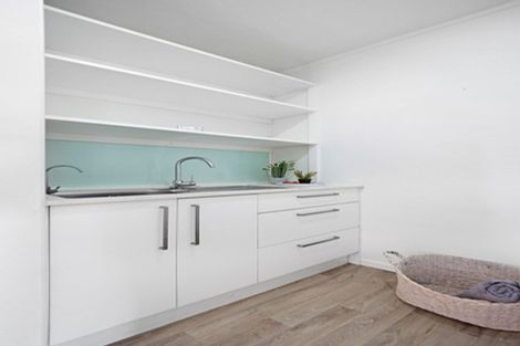 Photo of property in 3/13 Janet Street, Sunnyhills, Auckland, 2010