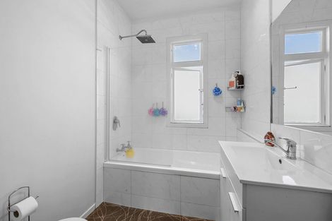 Photo of property in 7 Wheeler Place, Upper Vogeltown, New Plymouth, 4310