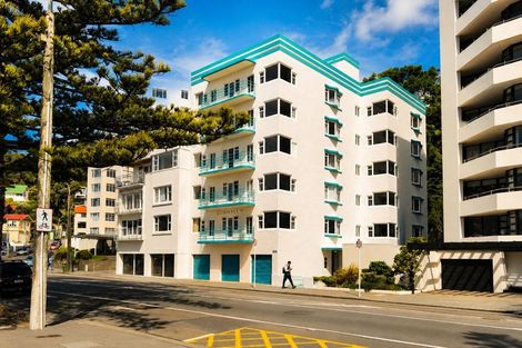 Photo of property in Sunhaven Flats, 262 Oriental Parade, Oriental Bay, Wellington, 6011