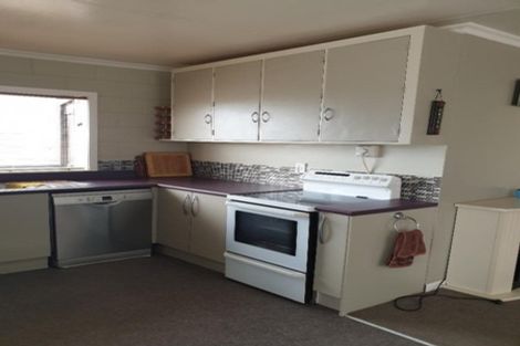 Photo of property in 38 Okiwa Terrace, Waiinu Beach, Whanganui, 4588