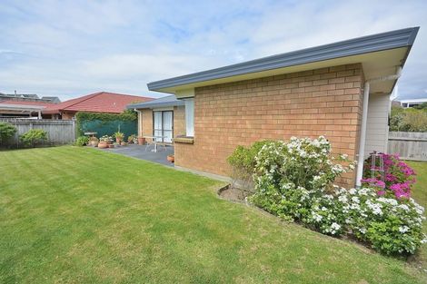 Photo of property in 125 Queens Road, Waikanae Beach, Waikanae, 5036