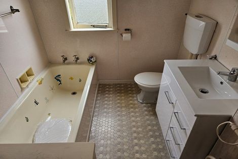 Photo of property in 34 Eastglen Road, Glen Eden, Auckland, 0602