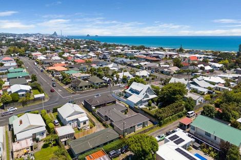 Photo of property in 19a Paynters Avenue, Strandon, New Plymouth, 4312