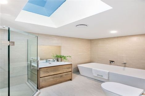 Photo of property in 6c Eversleigh Road, Belmont, Auckland, 0622