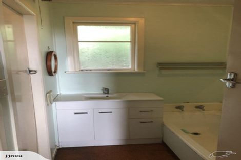 Photo of property in 26 Brooker Grove, Newlands, Wellington, 6037