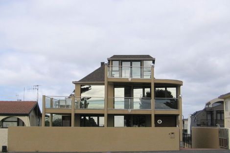 Photo of property in 20 Marine Parade, Mount Maunganui, 3116