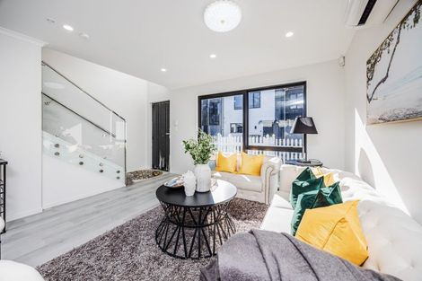 Photo of property in 38b Seymour Road, Sunnyvale, Auckland, 0612