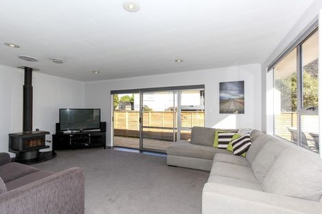 Photo of property in 5a Ambury Place, Merrilands, New Plymouth, 4312