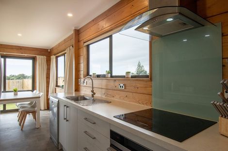 Photo of property in 65 Queens Road, Waikanae Beach, Waikanae, 5036