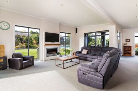 Photo of property in 27 Loch Views Road, Acacia Bay, Taupo, 3385