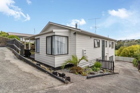 Photo of property in 64 Trias Road, Totara Vale, Auckland, 0629
