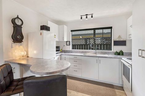 Photo of property in 6 Surrey Lane, Levin, 5510