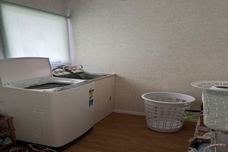 Photo of property in 2 Wells Road, Bucklands Beach, Auckland, 2012