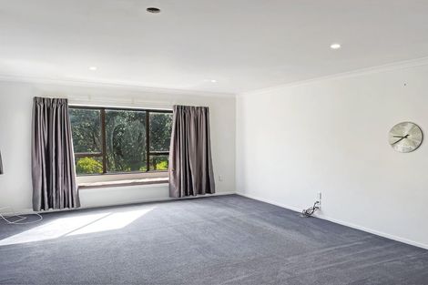 Photo of property in 2 Atahu Grove, Tirohanga, Lower Hutt, 5010