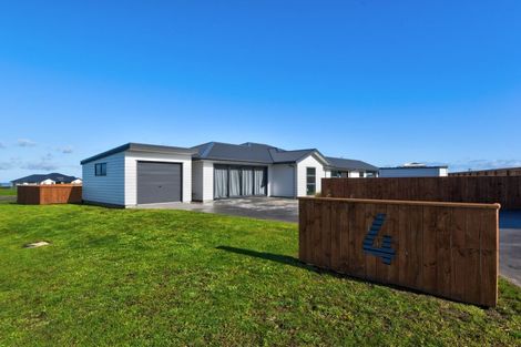 Photo of property in 4 Rosemount Road, Waverley, 4591