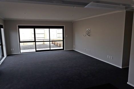 Photo of property in 128 Johnstone Drive, Fitzherbert, Palmerston North, 4410