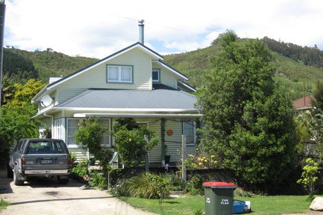 Photo of property in 33 Tipahi Street, Nelson South, Nelson, 7010