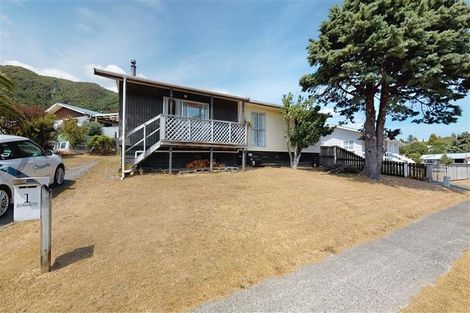 Photo of property in 1 Bunratty Grove, Wainuiomata, Lower Hutt, 5014