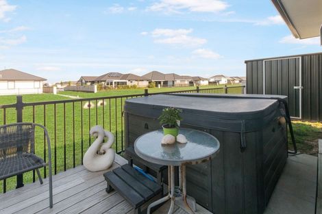 Photo of property in 79 Te Kio Crescent, Papamoa Beach, Papamoa, 3118