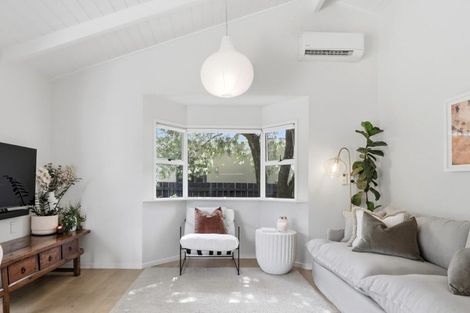 Photo of property in 23b Alberta Street, Point Chevalier, Auckland, 1022