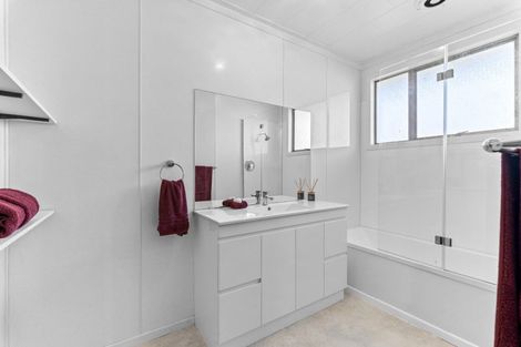 Photo of property in 10b Kauri Street, Inglewood, 4330