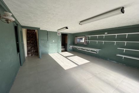 Photo of property in 8 Warrington Grove, Newlands, Wellington, 6037