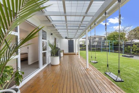 Photo of property in 4 Bayside Avenue, Te Atatu Peninsula, Auckland, 0610