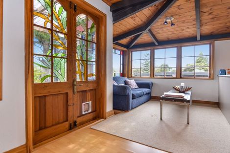 Photo of property in 5 Staley Road, Parau, Auckland, 0604